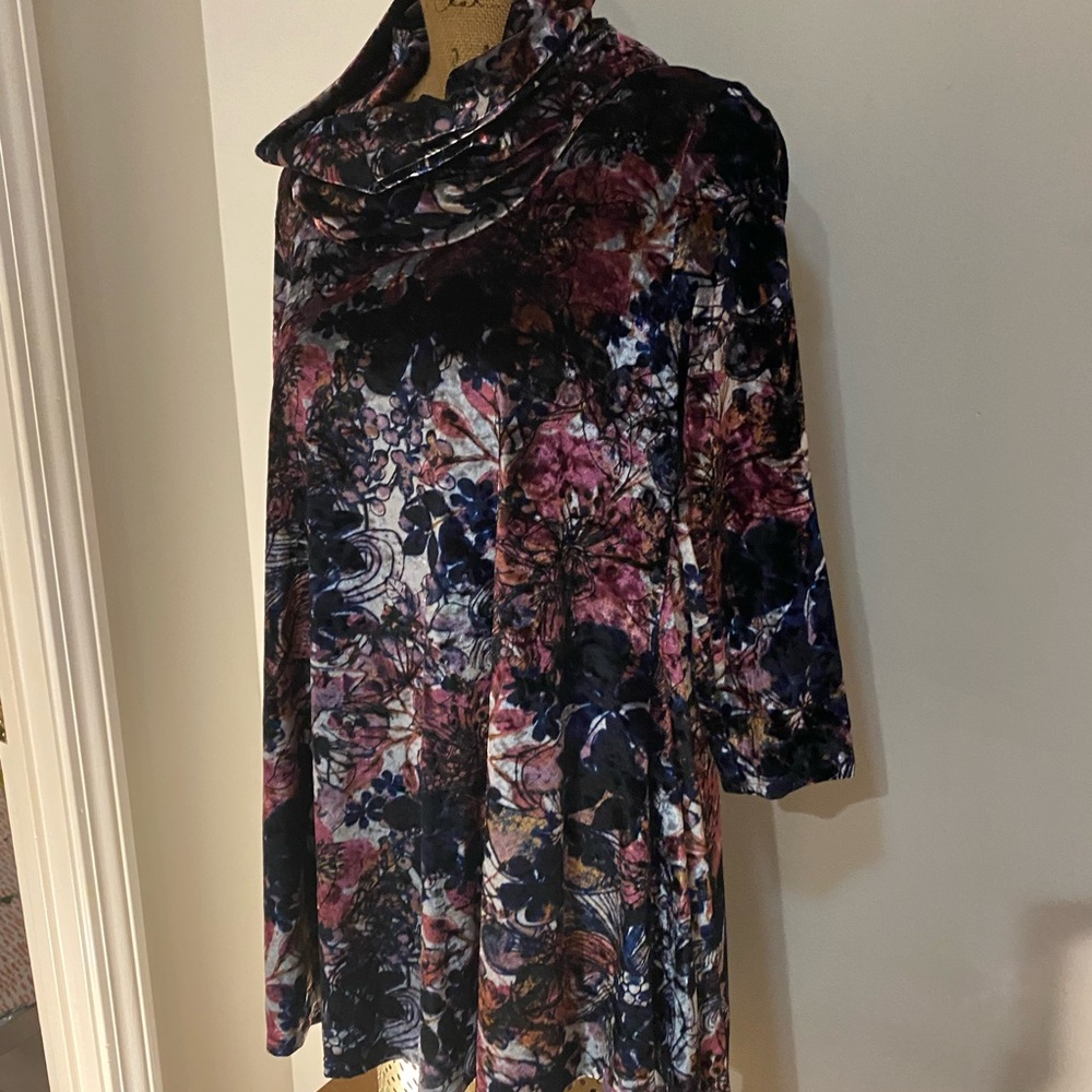 Chelsea and Theodore velvet swing top with cowl neck M